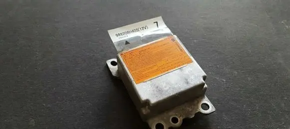 Nissan X-Trail T30 Airbag control unit/module 988208H405