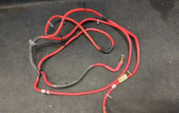 Chevrolet Camaro Positive cable (battery) 23404974 545324639