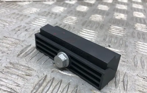 Battery bracket
