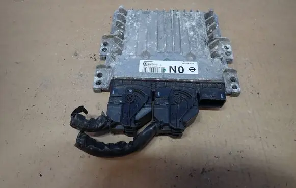 Nissan Juke I F15 Engine control unit/module 23710BJ91B S180067168A