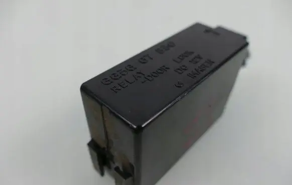 Mazda 626 Door central lock control unit/module GG098532