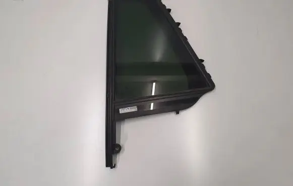 BMW 3 G20 G21 Rear vent window glass 7499513