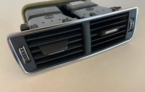 Audi Q7 4M Rear air vent grill 4M0819203F 4M0819203 4M0819203F6PS