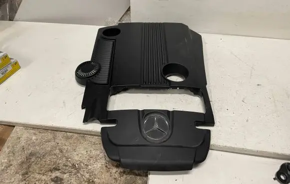 Mercedes-Benz C W204 Engine cover (trim) A2710101267