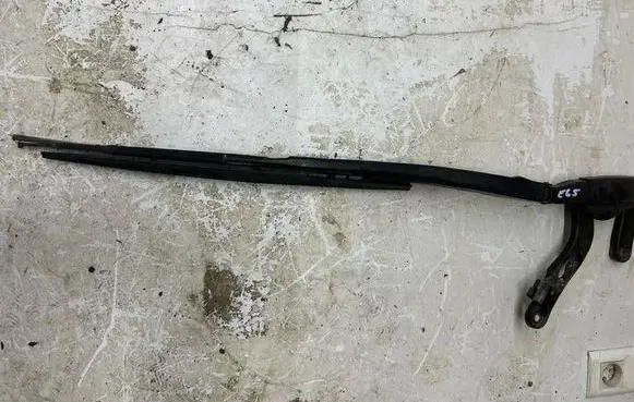 Windshield/front glass wiper blade