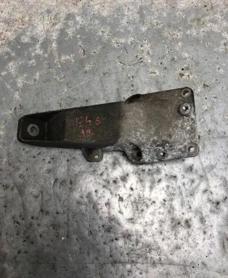 BMW 3 E46 Engine mounting bracket 6750853
