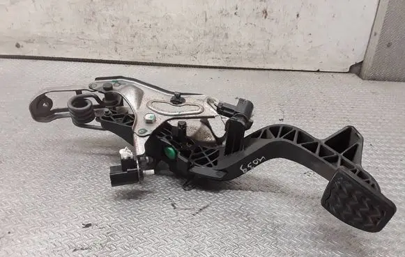 Toyota Yaris Clutch pedal 
