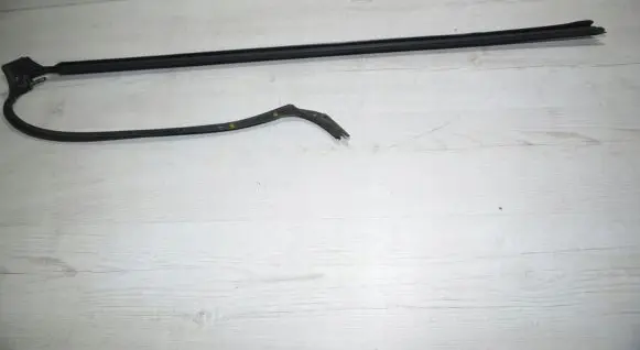 Volkswagen Scirocco Rubber seal front coupe door window 