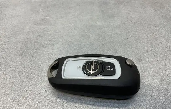 Opel Astra K Ignition key/card 