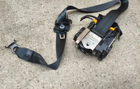 Volvo XC40 Front seatbelt 032234006