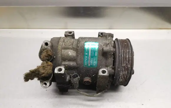 Ford Focus C-MAX Air conditioning (A/C) compressor (pump) 3M5H19D629SA