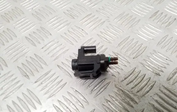 BMW 5 F10 F11 Turbo solenoid valve 8570591