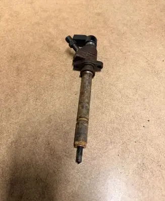 Volvo V50 Fuel injector 9657144680