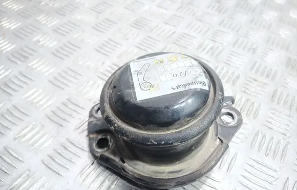 Volvo S40, V40 Engine mount bracket