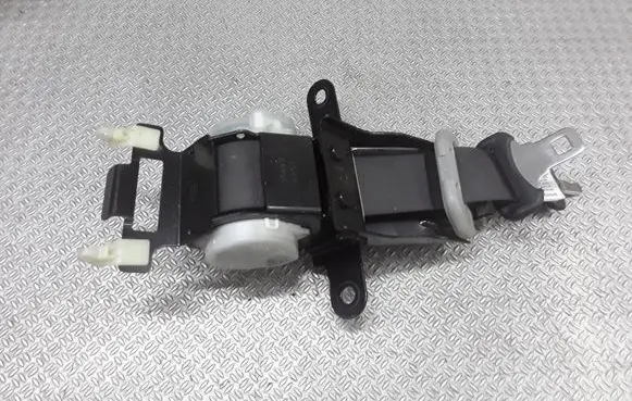 Middle seatbelt (rear)