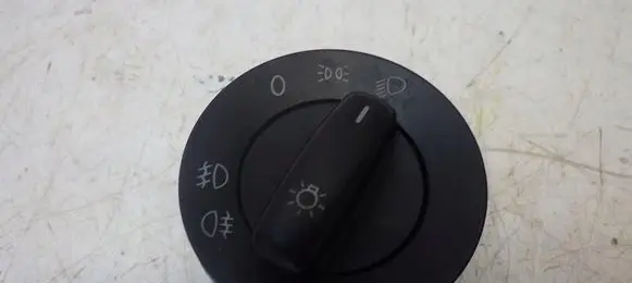 Volkswagen Eos Fog light switch 1K0941431Q