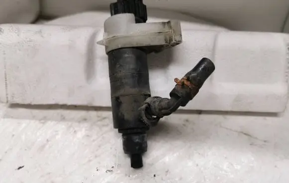 Honda CR-V Windscreen/windshield washer pump