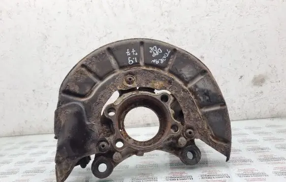Volkswagen Touran I Front wheel hub 1K0615312F