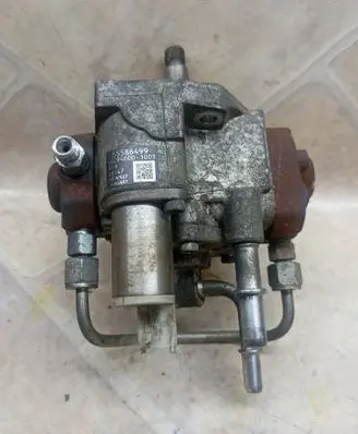 Opel Astra J Fuel injection high pressure pump 55586499 HU2940001003