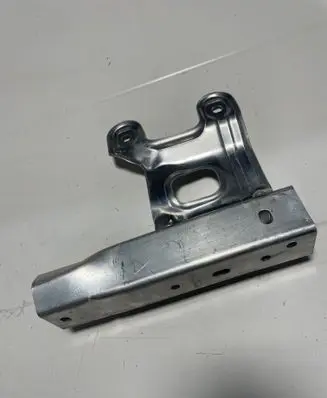 BMW 4 F32 F33 Radiator support slam panel bracket 51051190R