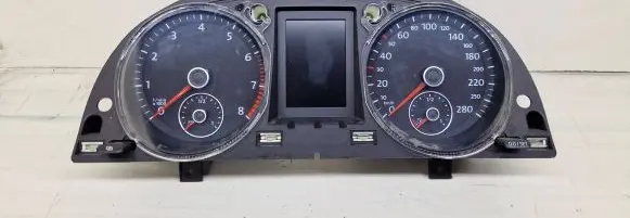 Volkswagen PASSAT B6 Speedometer (instrument cluster) 3C0920871Q