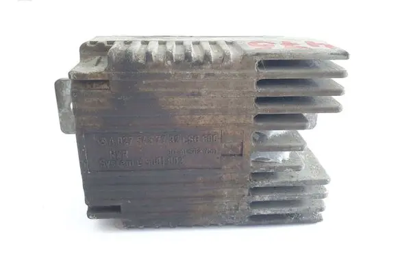 Mercedes-Benz E W210 Fan control module A0275457732