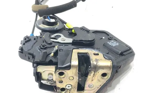 Toyota Avensis T250 Rear door lock