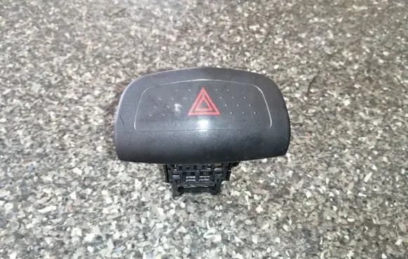 Nissan Primera Hazard light switch 06016