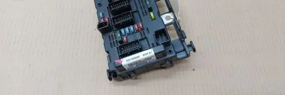 Peugeot 206 Relay mounting block 9657608680PartsSC