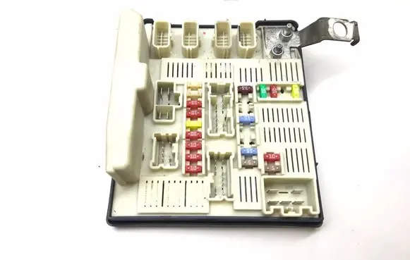 Renault Megane II Fuse module 8200481866