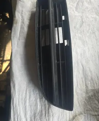 Volkswagen Touran I Front bumper lower grill 1T0853665 13403