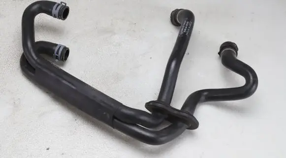 Engine coolant pipe/hose