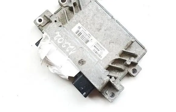 Renault Clio III Engine control unit/module 8200522357