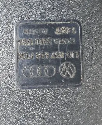 Volkswagen Golf IV Rear seatbelt buckle 1J0857488 33001765 1481