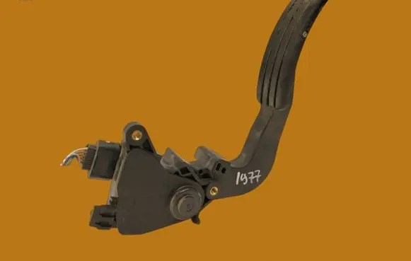 Dacia Dokker Accelerator throttle pedal 180108712R