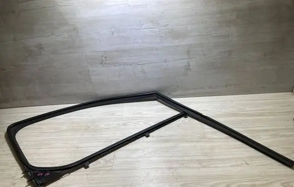 Peugeot Expert Front door glass trim molding 