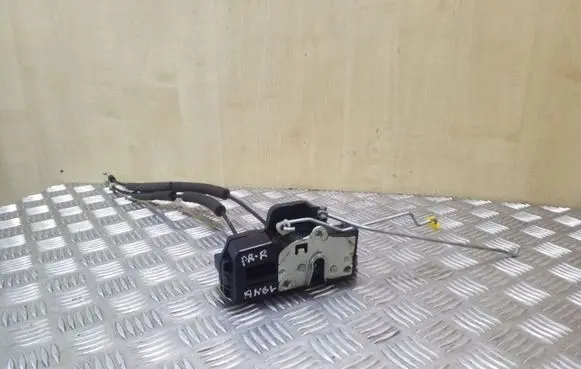Chevrolet Captiva Front door lock A081876