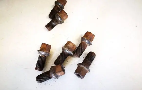 Volkswagen Bora Nuts/bolts 