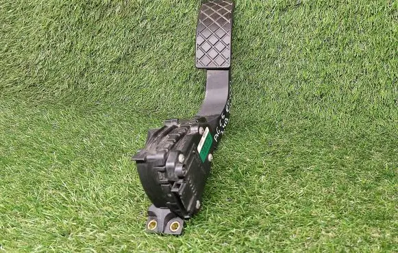 Audi A6 S6 C5 4B Accelerator throttle pedal 8D1721523A