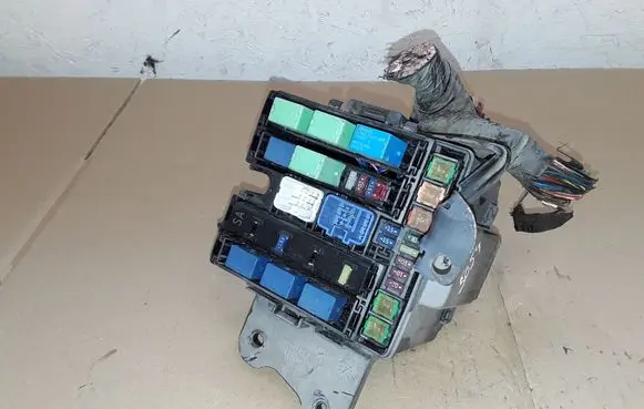 Suzuki Grand Vitara II Fuse module 5683