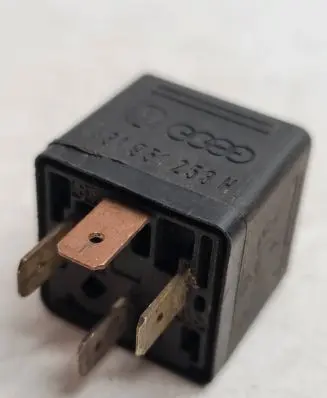 Audi A4 S4 B5 8D Other relay 431951253H