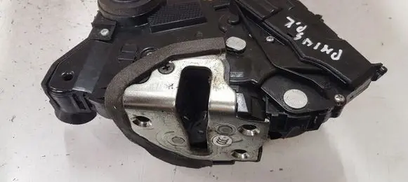Toyota Prius (XW30) Front door lock