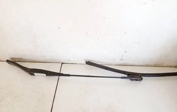 Opel Astra H Front wiper blade arm 13111220