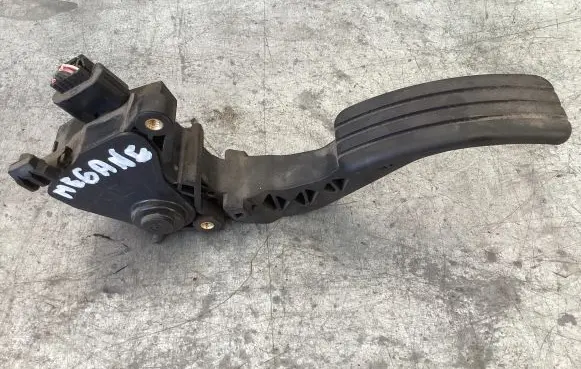Renault Megane III Accelerator throttle pedal 180020022