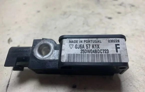 Mazda 6 Airbag deployment crash/impact sensor GJ6A57K1X 030228 25DW04BDC223