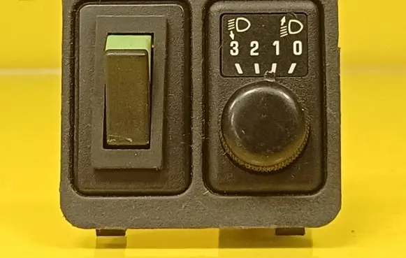 Nissan Almera N16 Headlight level height control switch