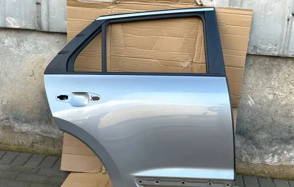KIA Niro Rear door