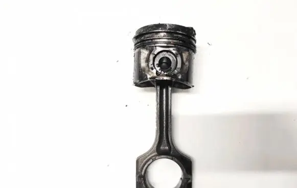 Honda CR-V Piston with connecting rod