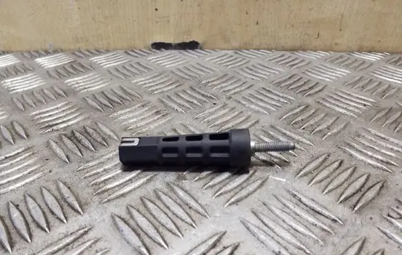 Radiator mount bracket