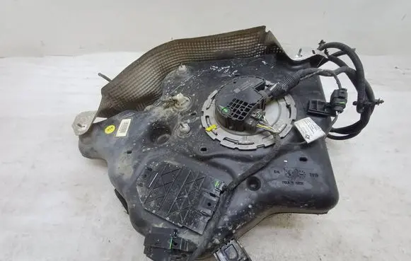 Audi A6 Allroad C7 AdBlue liquid reservoir 4G0131877